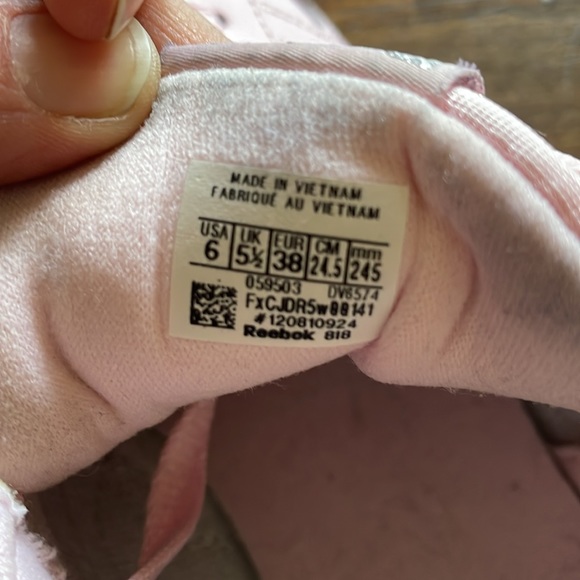 Pink Reeboks - Picture 6 of 6